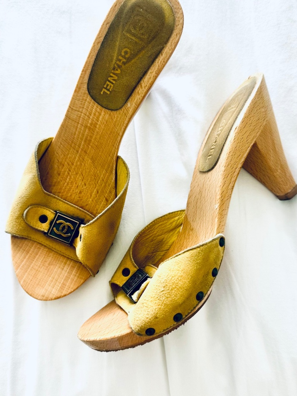 VINTAGE Chanel 2005 Wood Heel Mule Style Yellow Suede sz 41 (10.5)